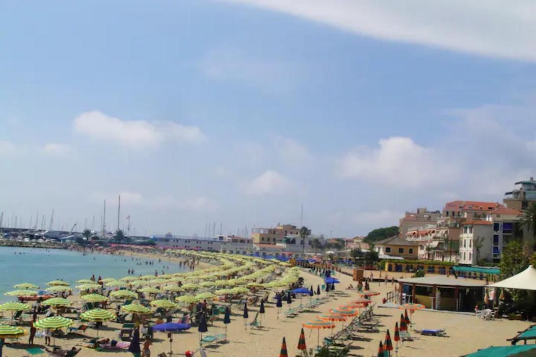 Giardino In Citta; Centralissimo Sanremo Esterno foto